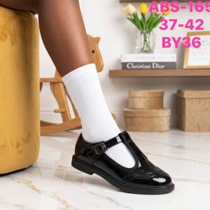 Girl school shoe 4