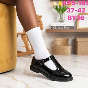 Girl school shoe 4